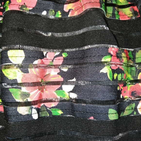 ROMEO & JULIET COUTURE NWT Floral Mesh Panel Skirt - Picture 6 of 13